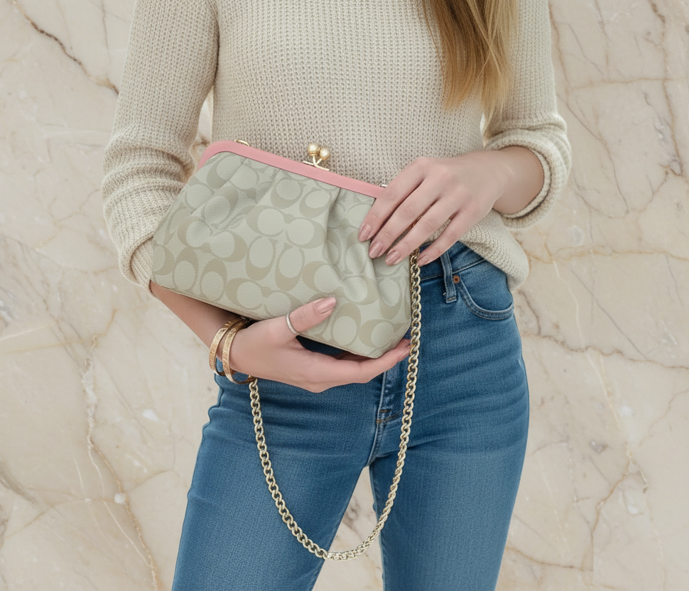 COACH NORA KISSLOCK CLUTCH/CROSSBODY IN SIGNATURE CHALK/IVORY/PINK
