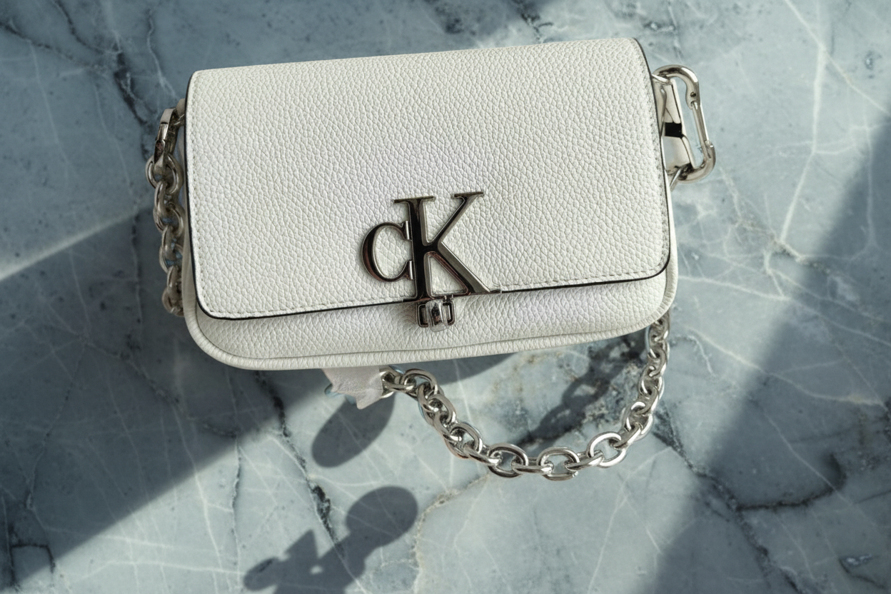 CALVIN KLEIN CHAIN CROSSBODY BAG - SILVER BIRCH