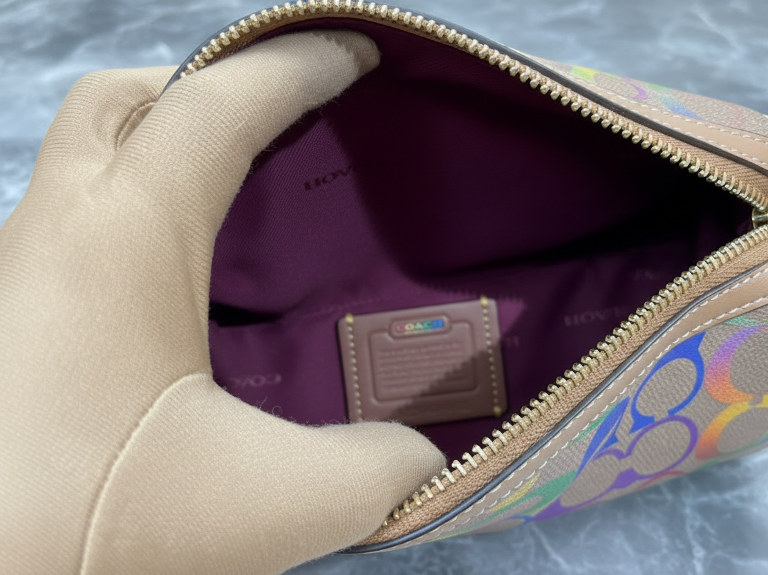 COACH BETHANY WAISTPACK/BELTBAG/BODYBAG - IN RAINBOW SIGNATURE - MISSING PRICE TAG