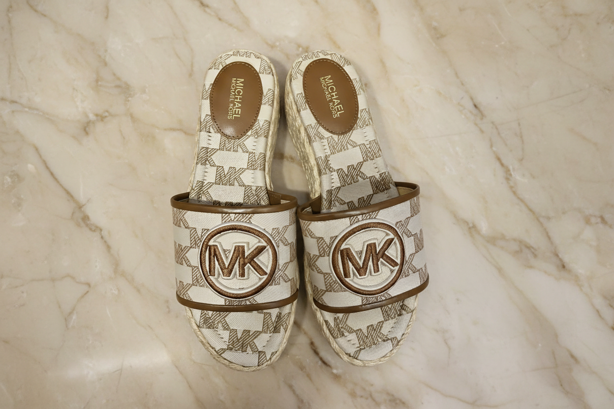 MICHAEL KORS INDIRA WEDGE - JACQUARD BEIGE SIZE 6 CAN FIT TO SIZE 6.5
