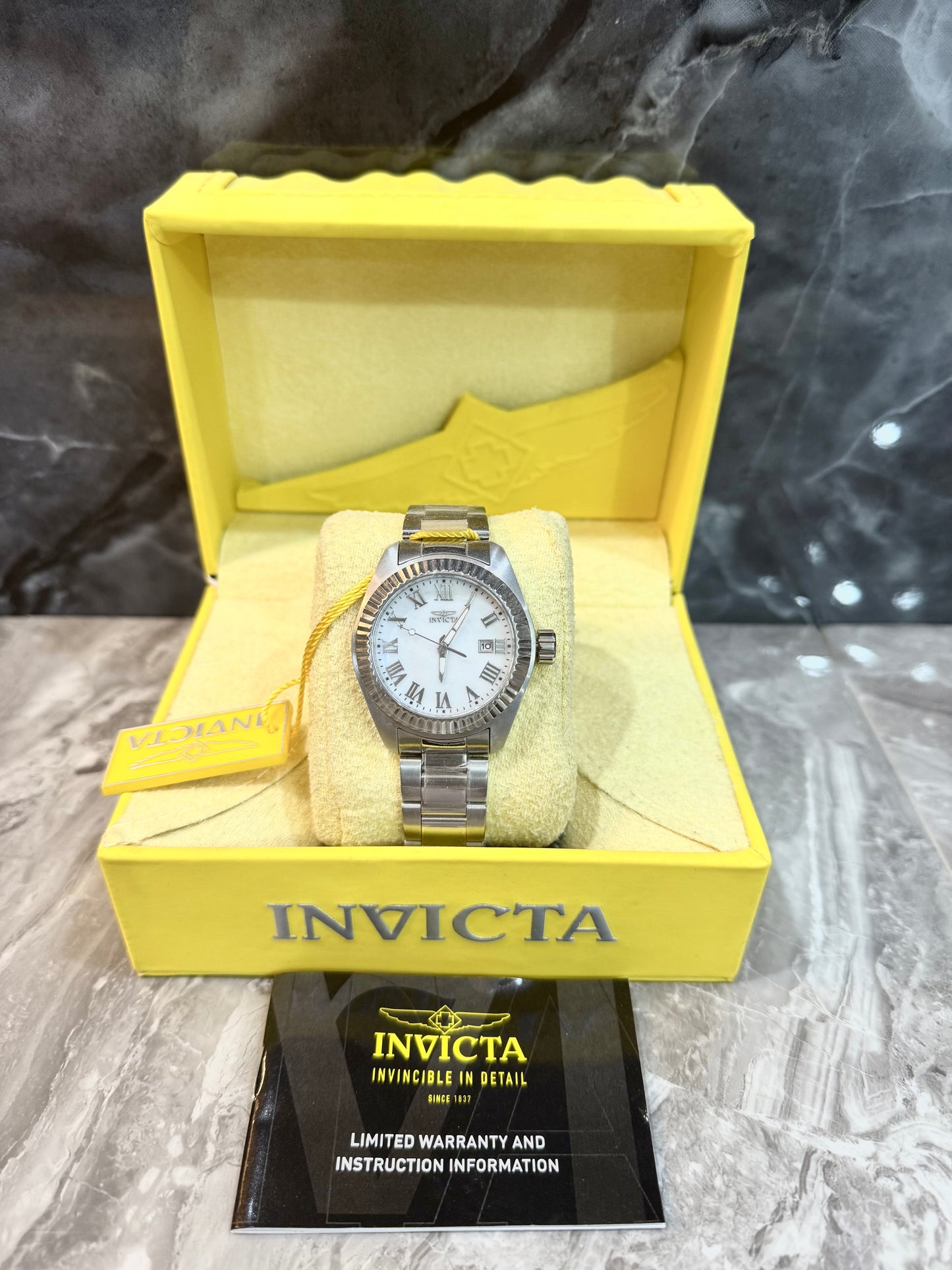 ساعة إنفيكتا - لون فضي، وجه كبير - للجنسين 