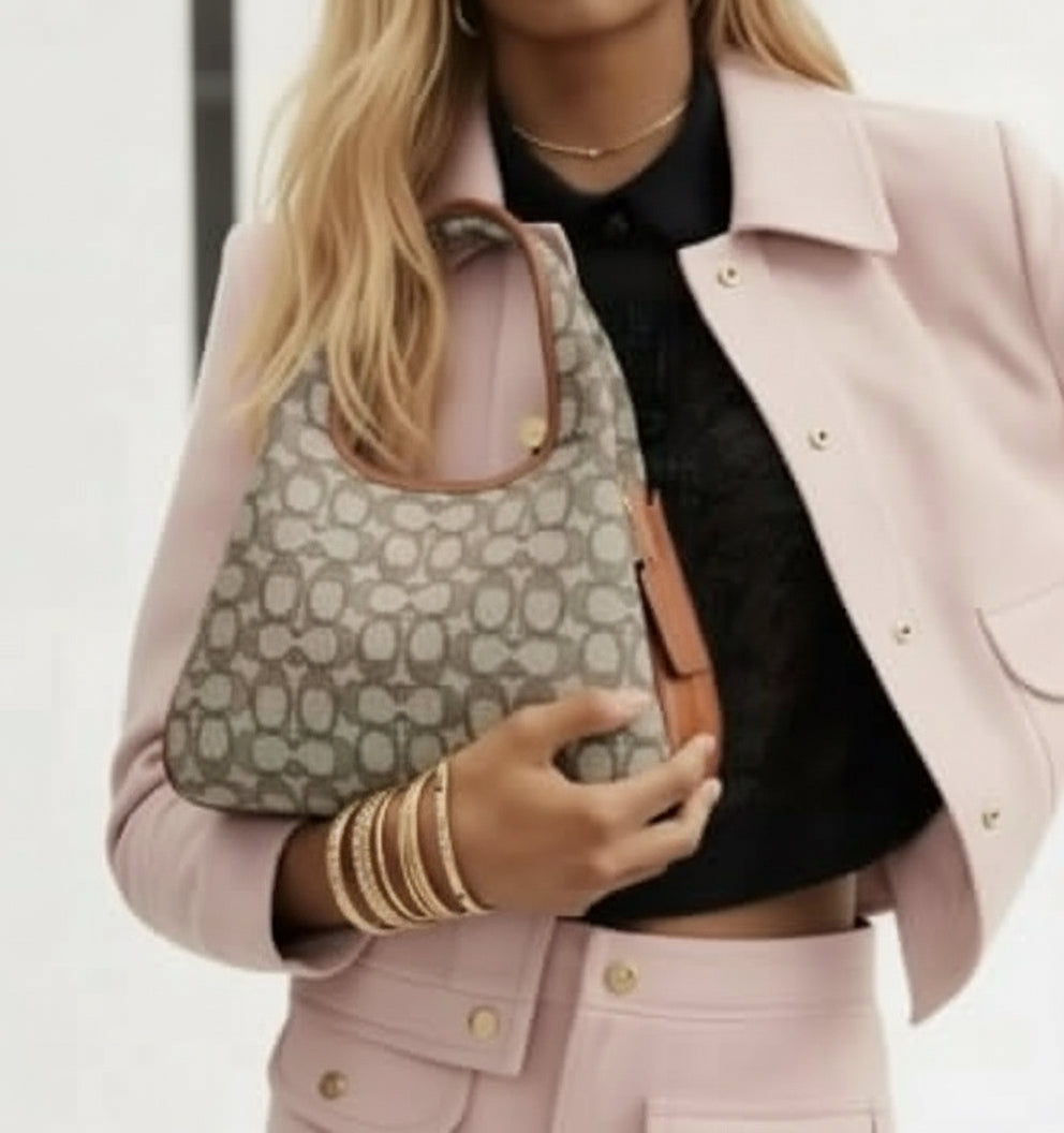 كوتش لانا بتوقيع جاكار