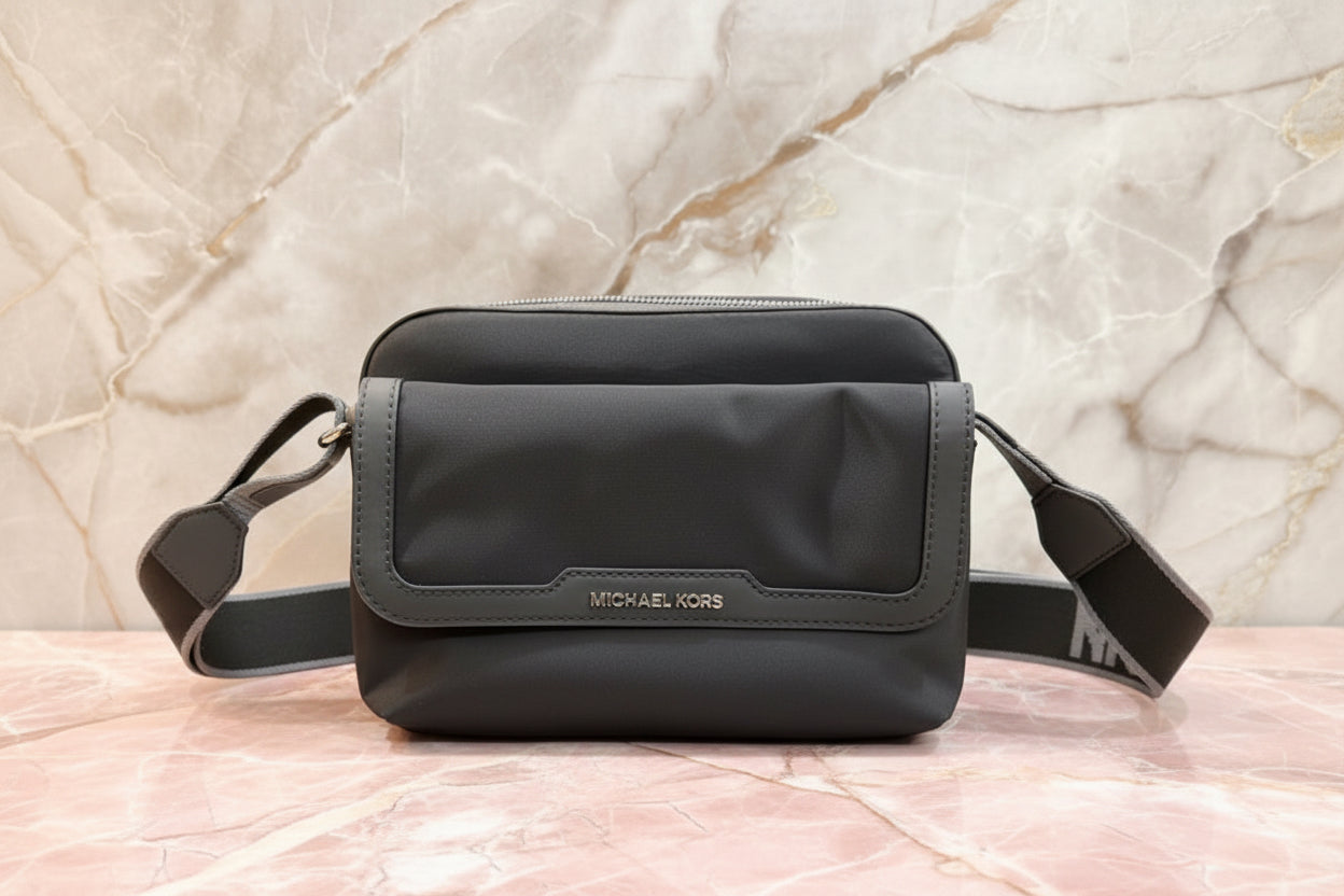 MICHAEL KORS LAUTNER MEDIUM FLAP MESSENGER - NYLON - BLACK