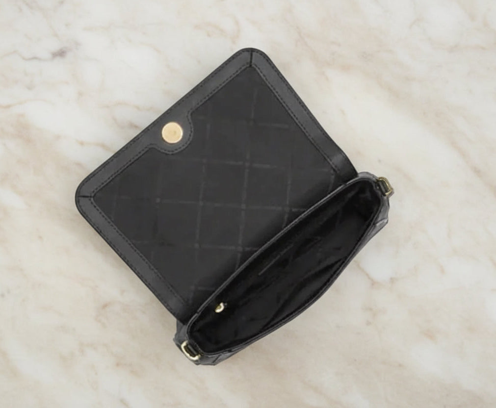 MICHAEL KORS LOGO FLAP CROSSBODY - MONOGRAM BLACK COLOR