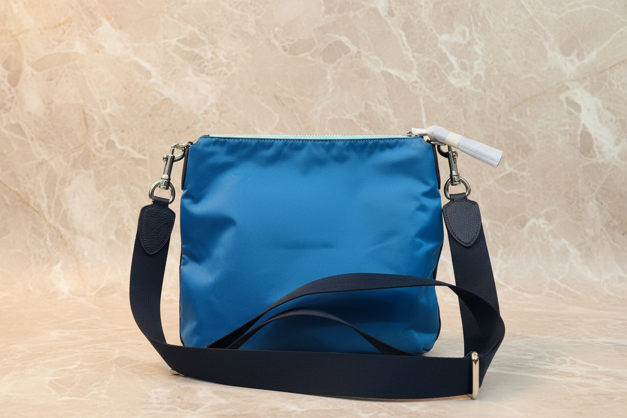 حقيبة كروسبودي من كوتش فال فايل - نايلون/جلد محبب، لون أزرق سماوي متعدد الألوان