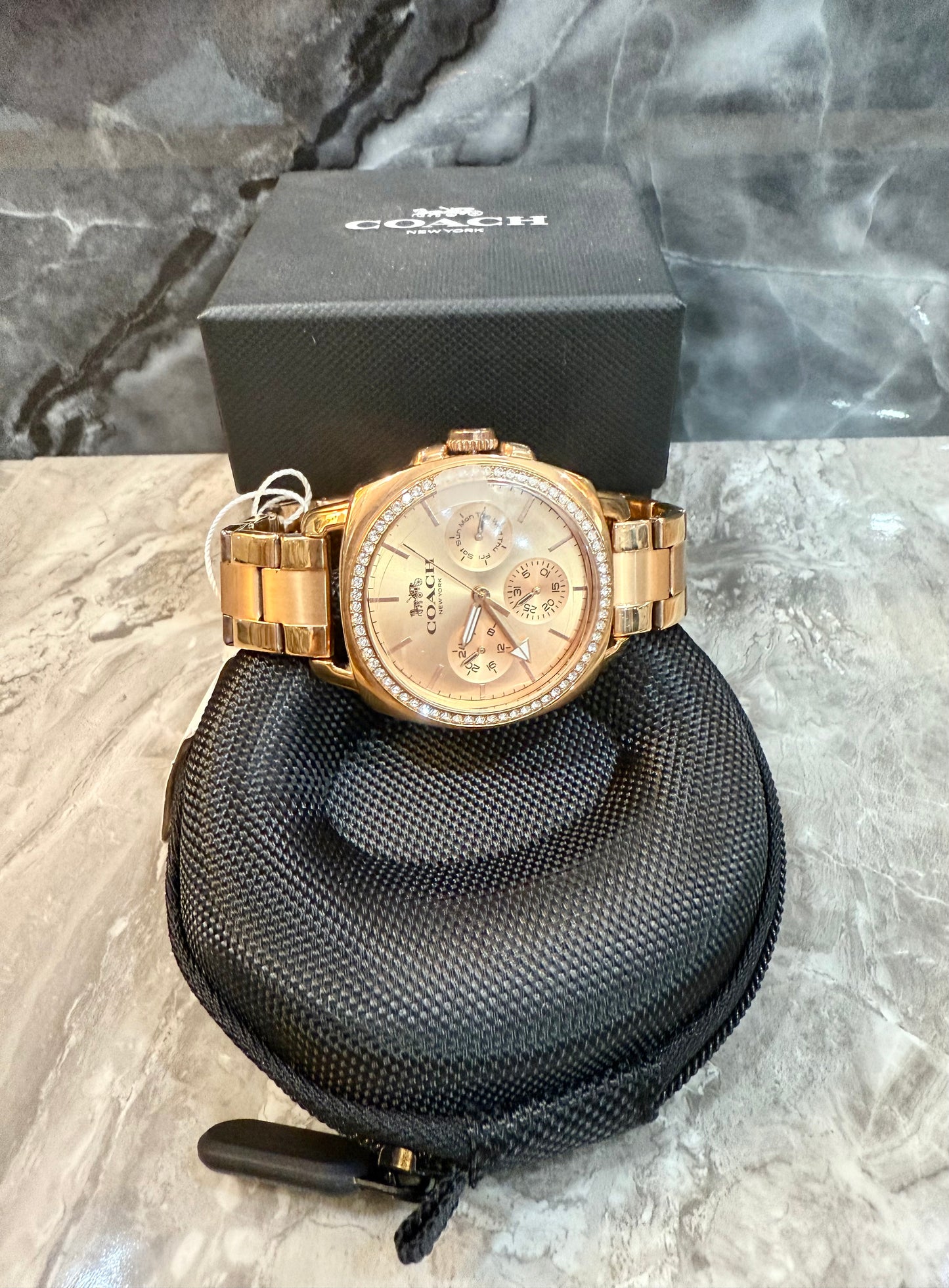 ساعة كوتش ذات وجه كبير - مطلية بالذهب الوردي والفولاذ المقاوم للصدأ