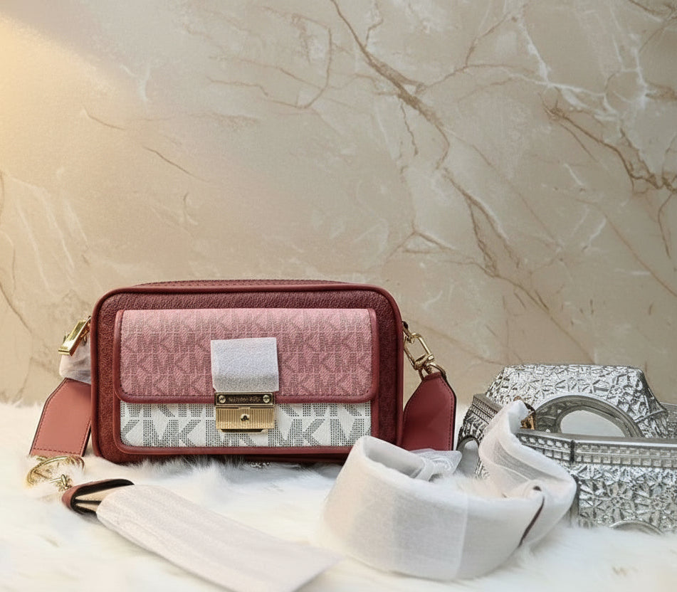 MICHAEL KORS SIGNATURE BRADSHAW POCKET CAMERA CROSSBODY BAG - CINNAMON MULTI ( BOUTIQUE STORE )