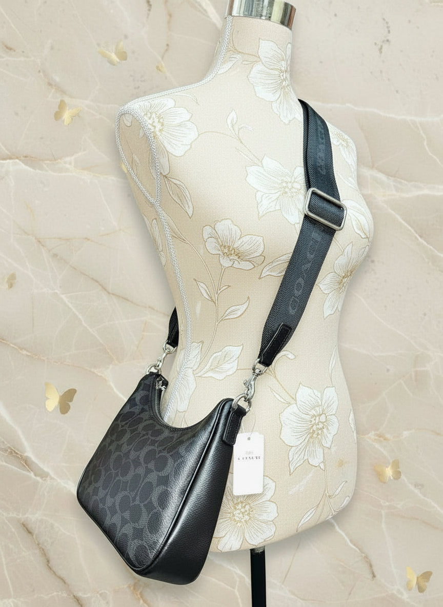 حقيبة كتف/حقيبة كروس بودي من كوتش نولان - قماش مطلي مميز