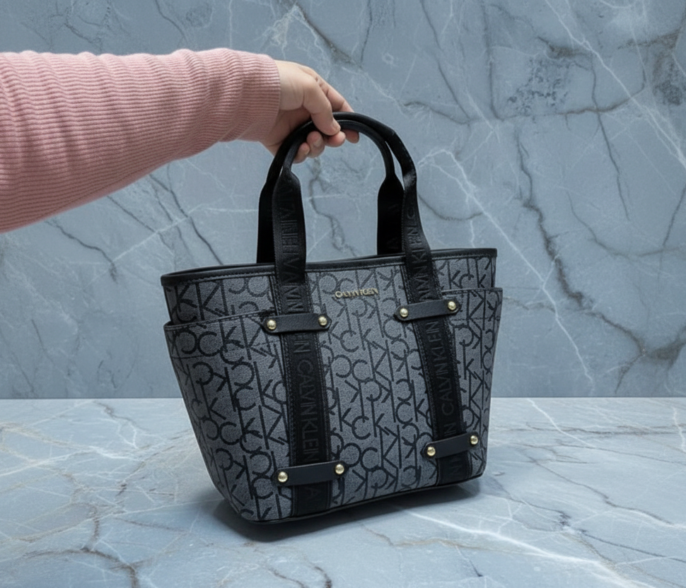 CALVIN KLEIN SATCHEL IN SIGNATURE CHARCOAL BLACK