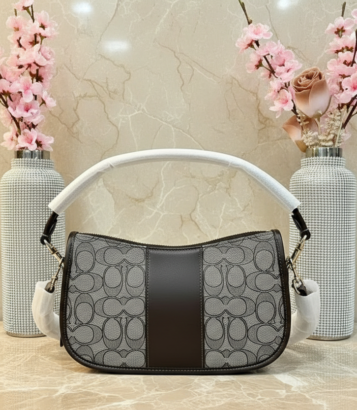 تخفيضات هائلة! ‼️‼️ حقيبة يد من قماش الجاكار من ماركة كوتش - بدون بطاقة السعر