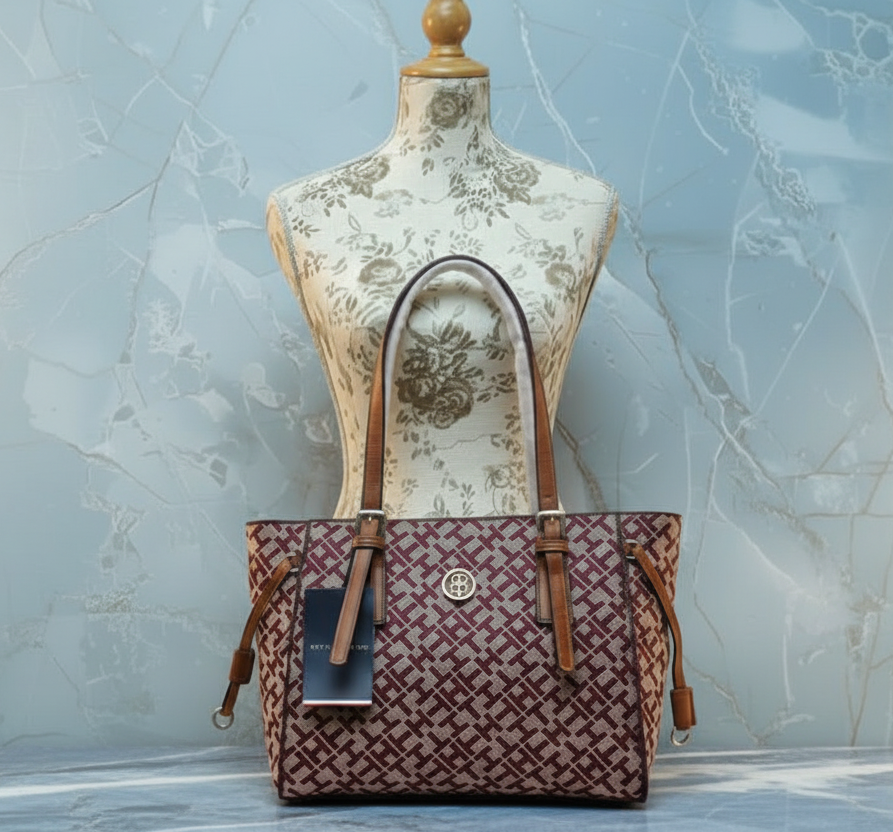 حقيبة تومي هيلفيغر