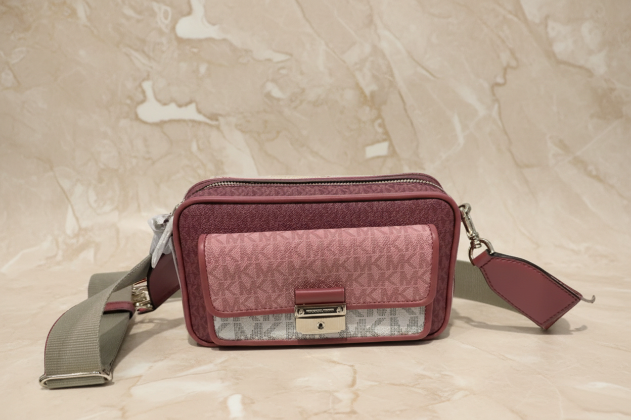 MICHAEL KORS SIGNATURE BRADSHAW POCKET CAMERA CROSSBODY BAG - CINNAMON MULTI ( BOUTIQUE STORE )