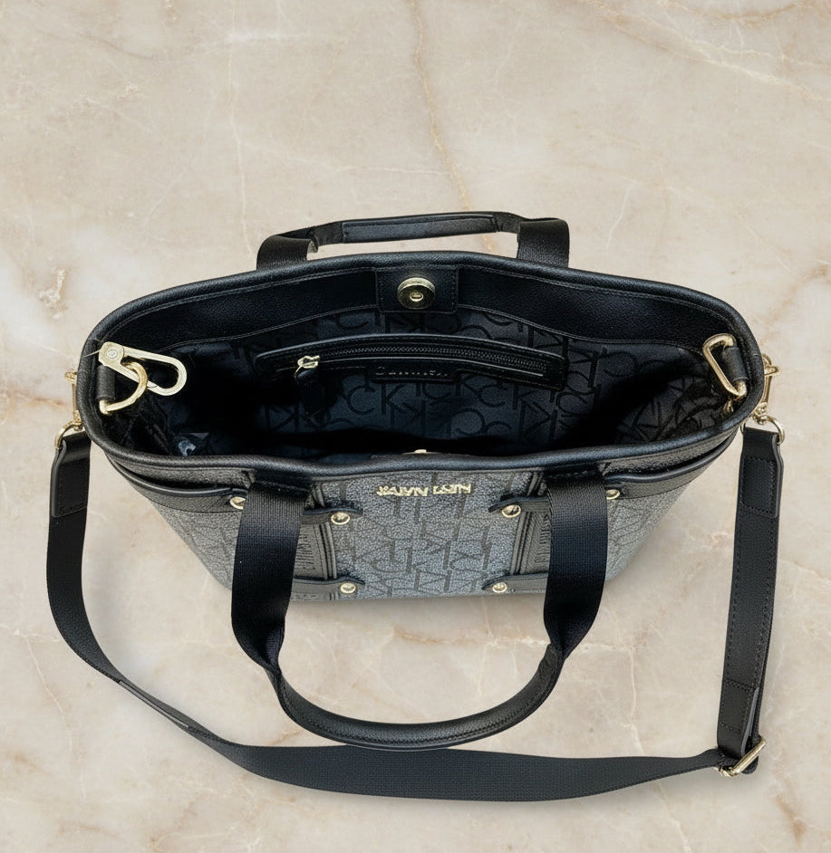 CALVIN KLEIN SATCHEL IN SIGNATURE CHARCOAL BLACK