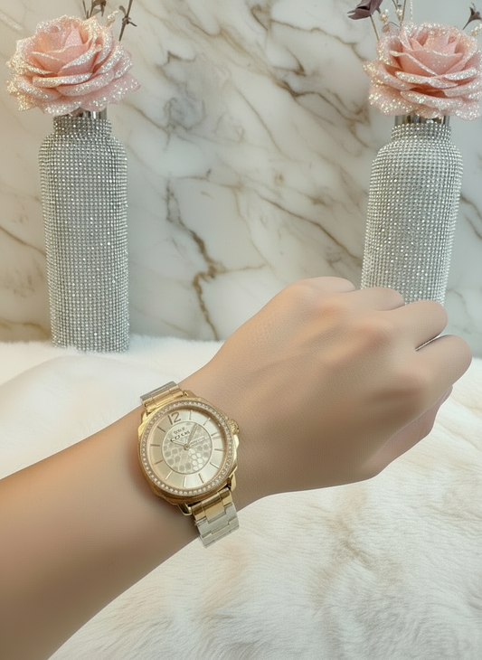 ساعة كوتش بوي فريند من الفولاذ المقاوم للصدأ بلون القرنفل