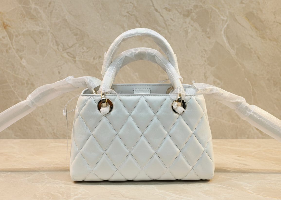 حقيبة كيت سبيد كاري المبطنة الصغيرة - بيضاء