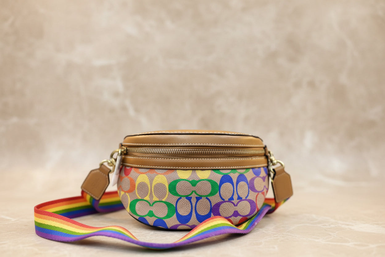 COACH BETHANY WAISTPACK/BELTBAG/BODYBAG - IN RAINBOW SIGNATURE - MISSING PRICE TAG