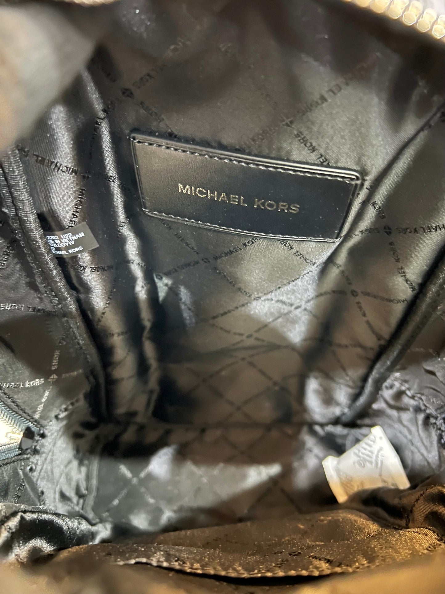 MICHAEL KORS COOPER COMMUTER SLINGPACK CHAMBRAY