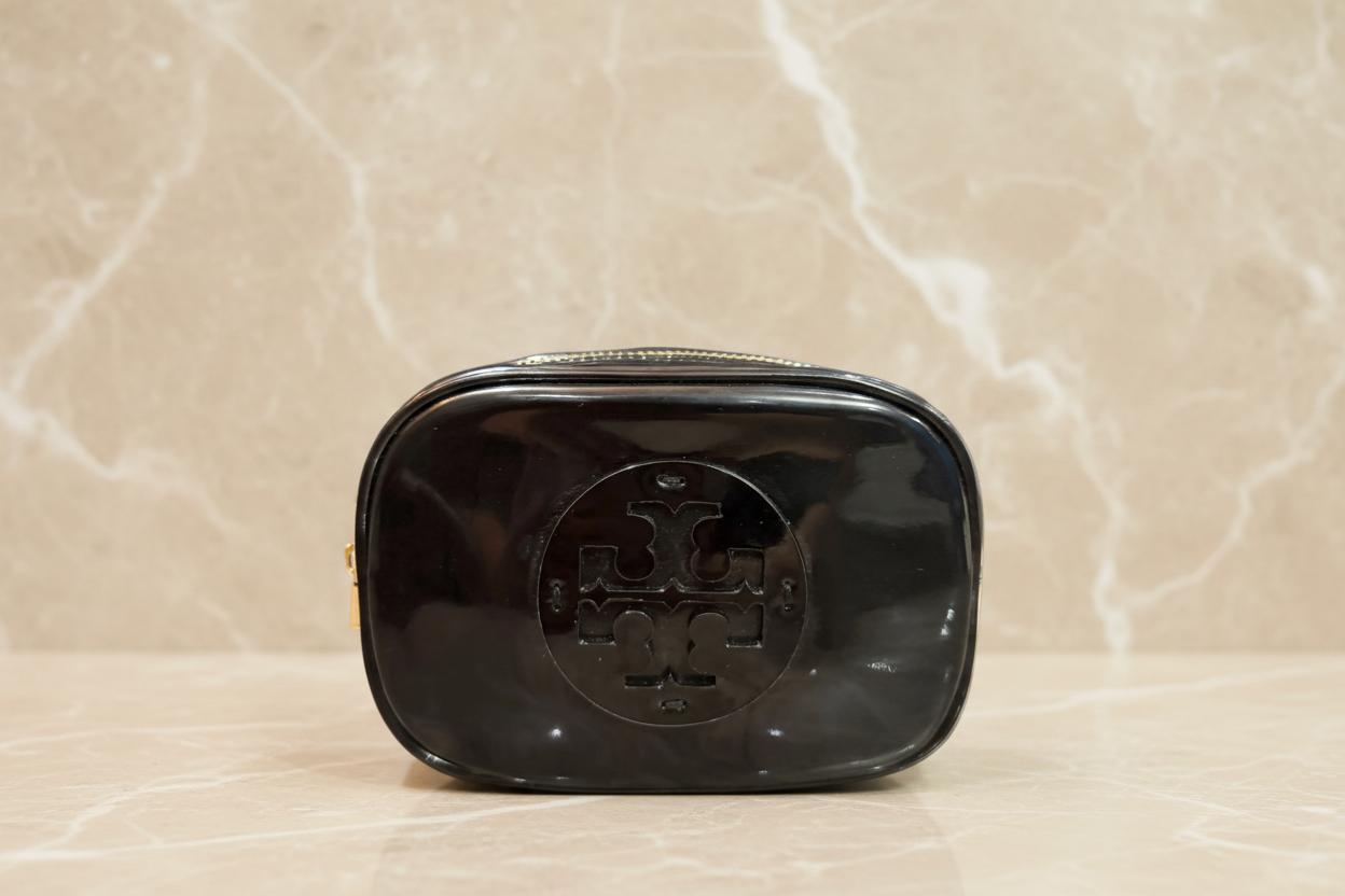 TORY BURCH SMALL ENAMEL COSMETIC POUCH