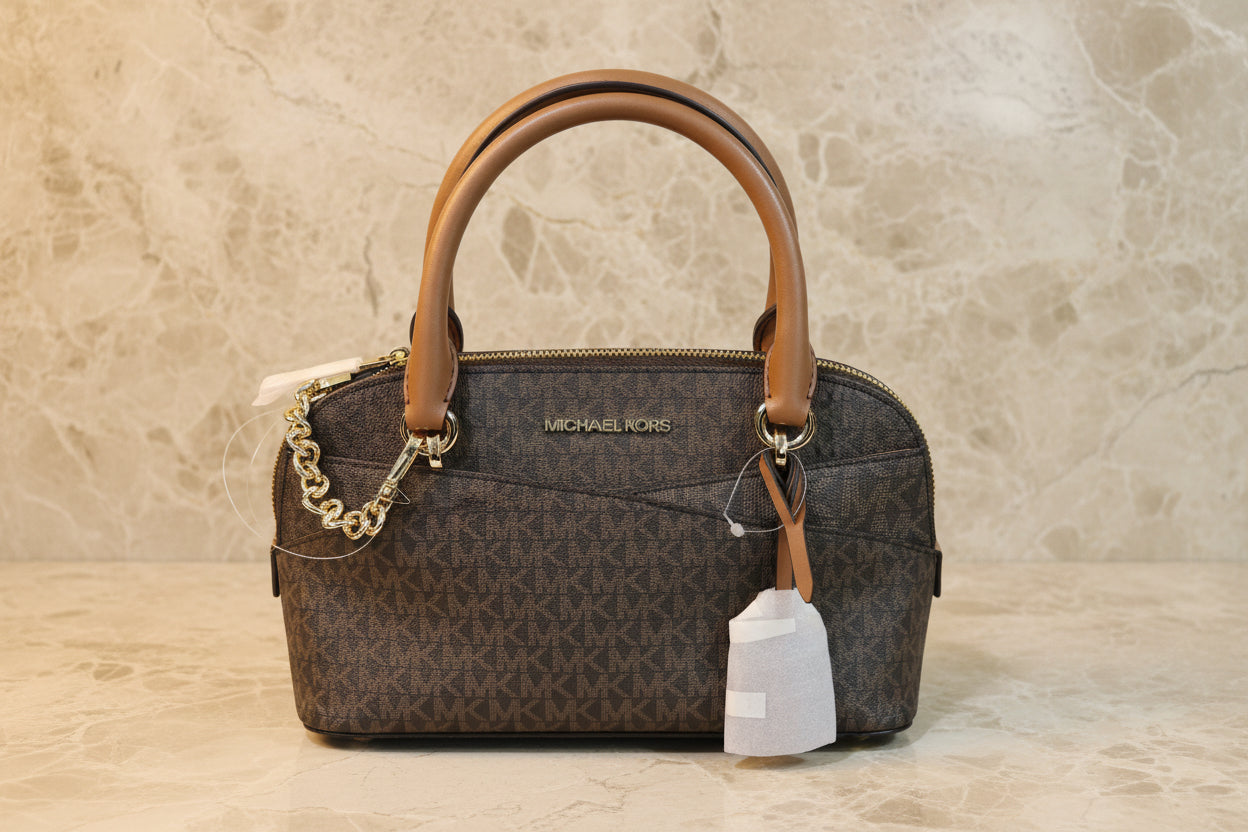 MICHAEL KORS CINDY DOME MEDIUM IN SIGNATURE LOGO BROWN