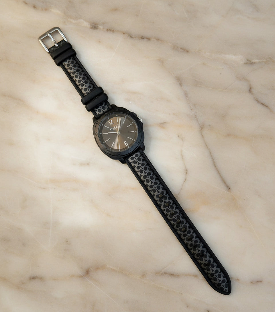 ساعة كوتش كيت التناظرية للنساء