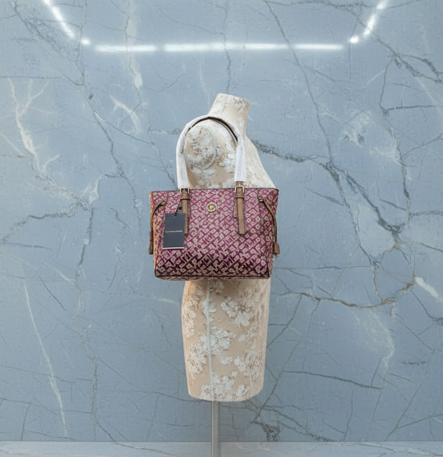 حقيبة تومي هيلفيغر