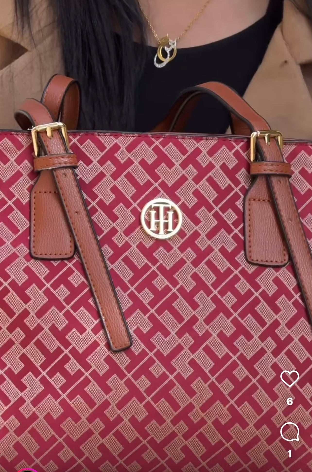 حقيبة تومي هيلفيغر