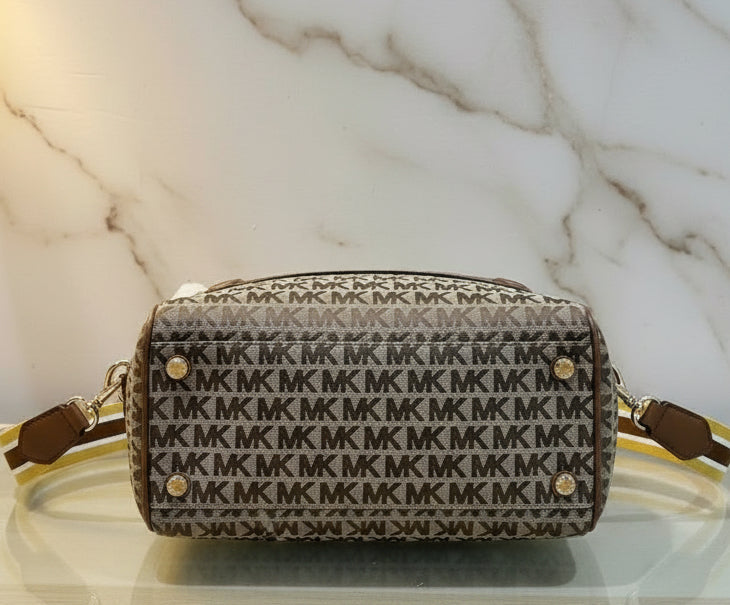 BUNDLE ‼️ MICHAEL KORS BEDFORD DUFFLE LARGE IN SIGNATURE JACQUARD & MEDIUM BIFOLD CORNER ZIP WALLETS