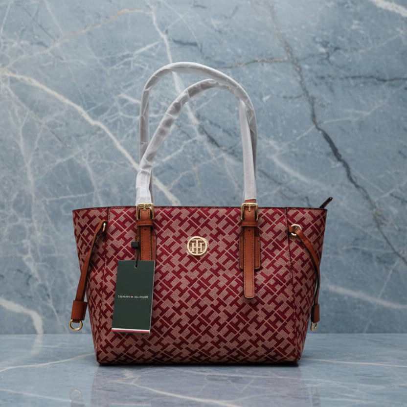 حقيبة تومي هيلفيغر