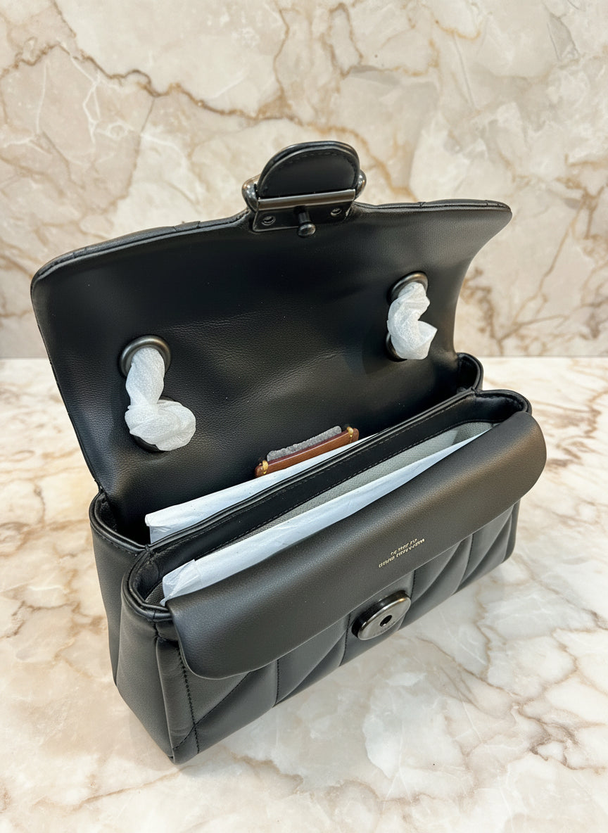 حقيبة كوتش مبطنة بنقشة تابي 20 - جلد نابا - أسود