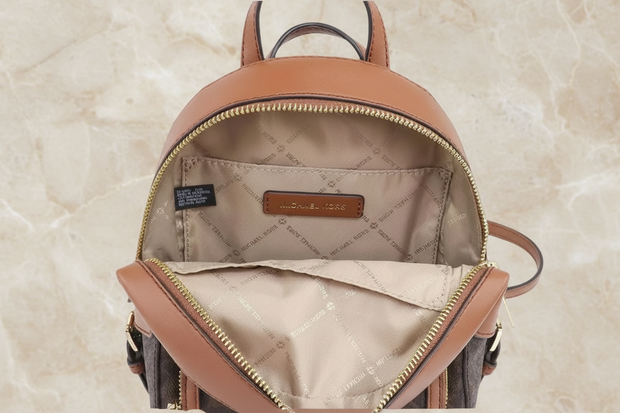 حقيبة ظهر مايكل كورس جايسي مقاس XS، لون بني مميز