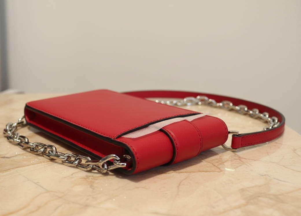 MICHAEL KORS CARMEN SMARTPHONE CROSSBODY - RED