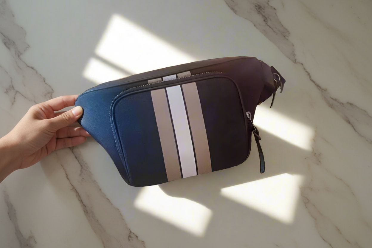 حقيبة خصر/حقيبة جسم من قماش الجاكار من كوتش تومسون مع خطوط رياضية