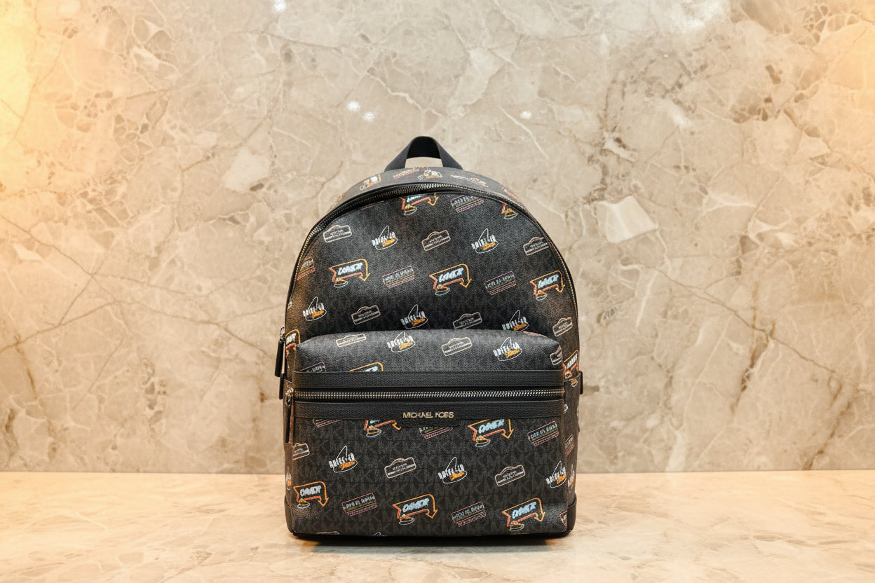 حقيبة ظهر مايكل كورس كوبر مزينة بشعار العلامة التجارية - أسود