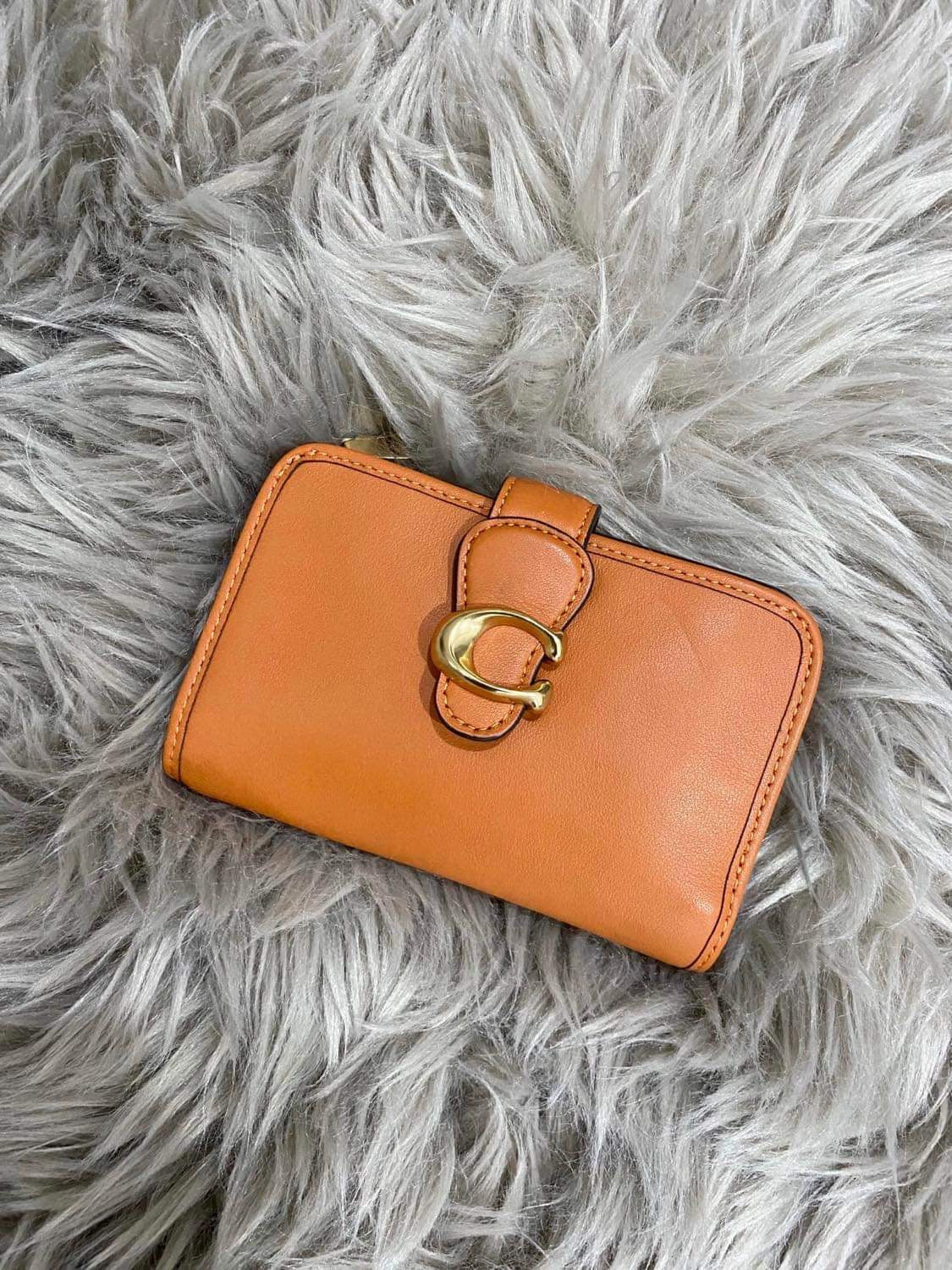 تخفيضات هائلة ‼️‼️ حقيبة كوتش متوسطة الحجم قابلة للطي بسحاب في الزاوية (من متجر بوتيك) بها طية - بدون بطاقة السعر