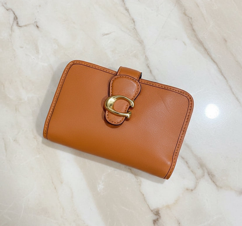 SALE ‼️‼️COACH TABBY MEDIUM BIFOLD CORNER ZIP COIN ( FROM BOUTIQUE STORE ) WITH CREASE -
