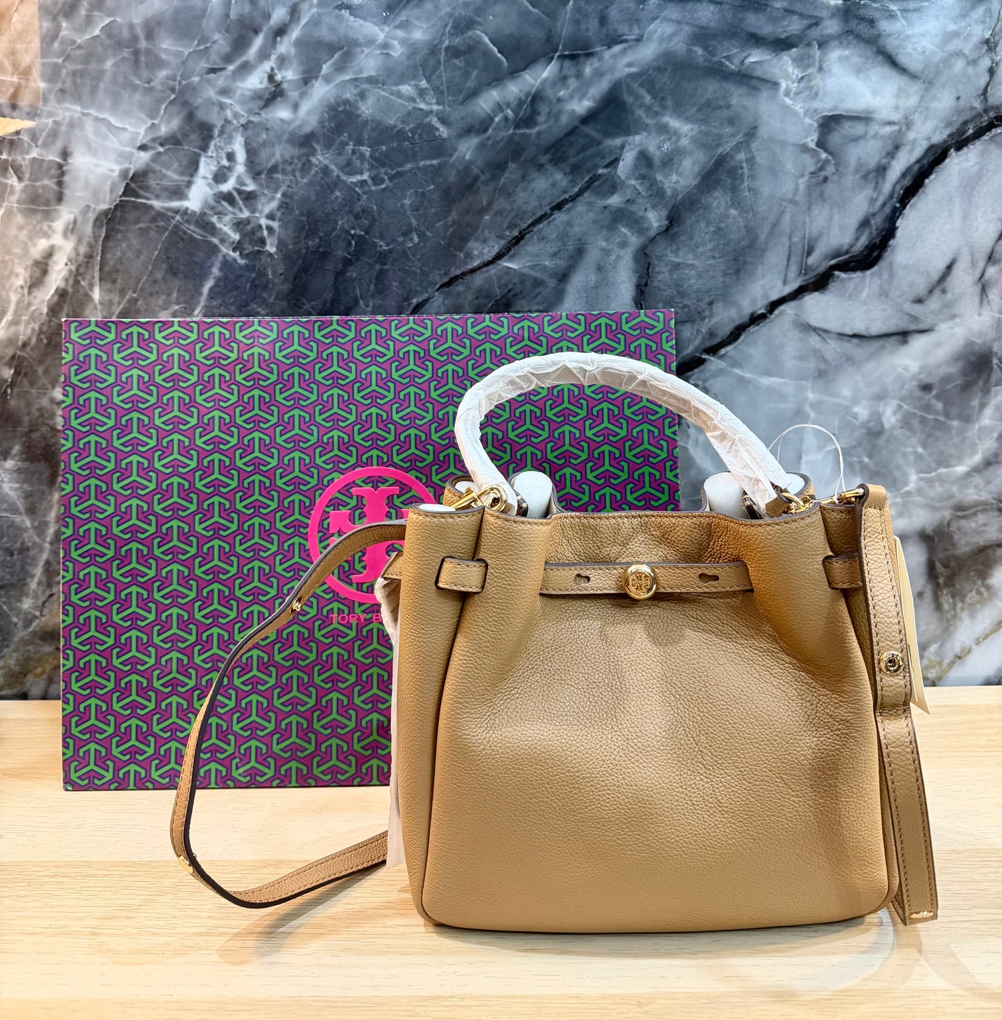 SALE!!! WITH CREASE IN FRONT DUE TO CARGO HANDLING - TORY BURCH SMALL ROMY BUCKET - BROWN