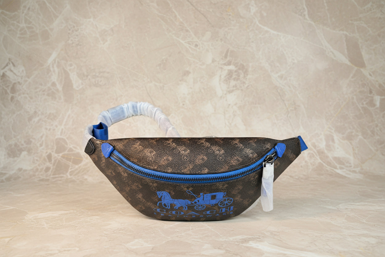 حقيبة خصر/صدر/حقيبة جسم مطبوعة بشعار شركة كوتش تشارتر للخيول والعربات