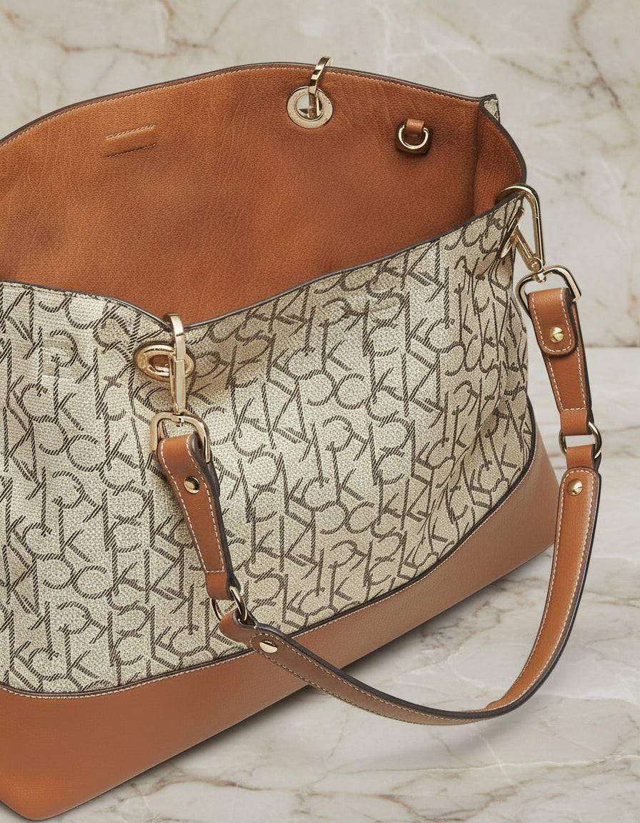 CALVIN KLEIN TOTE IN SIGNATURE LOGO BEIGE/BROWN- XL OPEN WITH LARGE ZIP POUCH & LONG STRAP