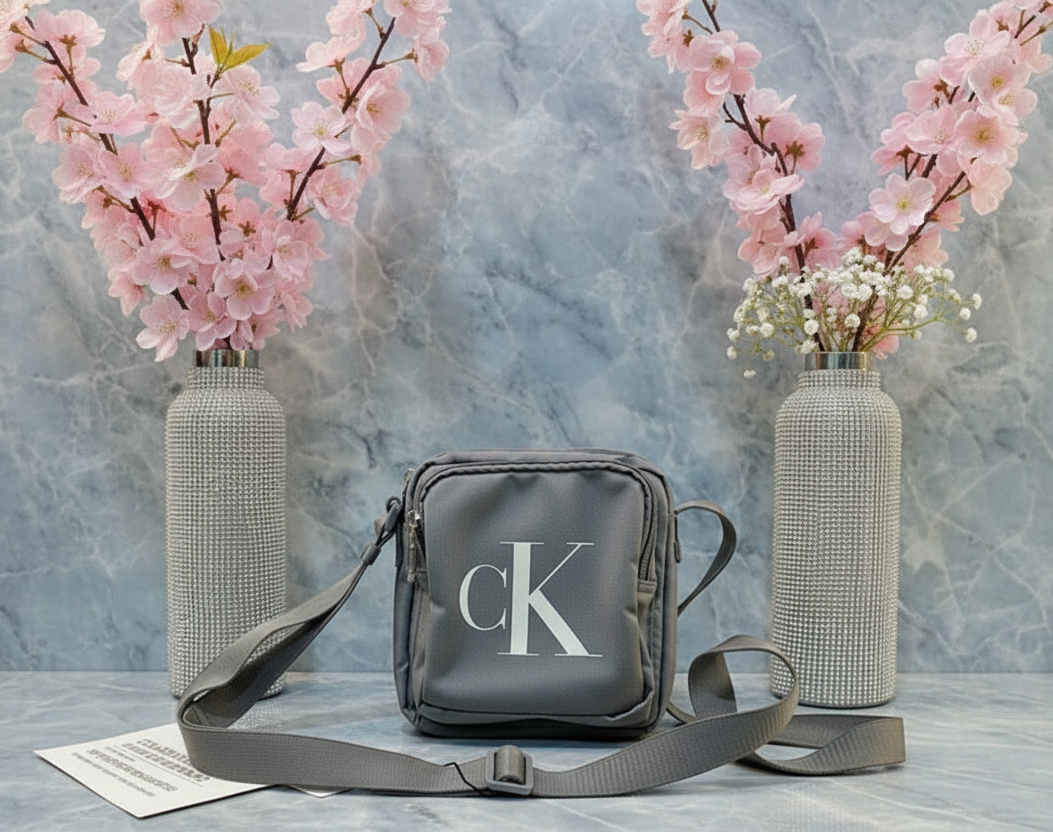 CALVIN KLEIN SPORT ESSENTIAL CAMERA BAG 17 - GRAY