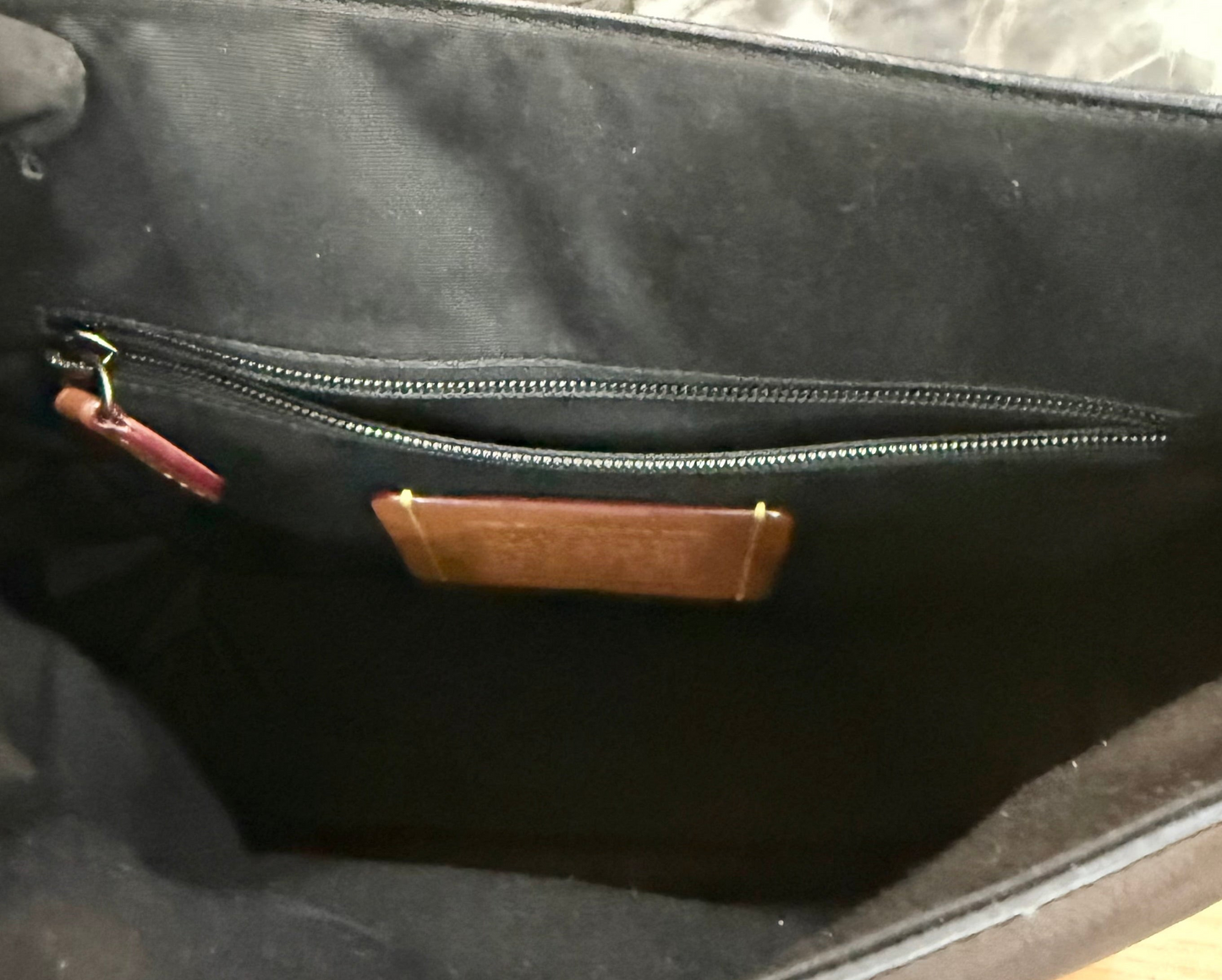 حقيبة كروسبودي من كوتش بتصميم خريطة هيوستن - مصنوعة من قماش الكانفاس المطلي المميز وجلد العجل الفاخر