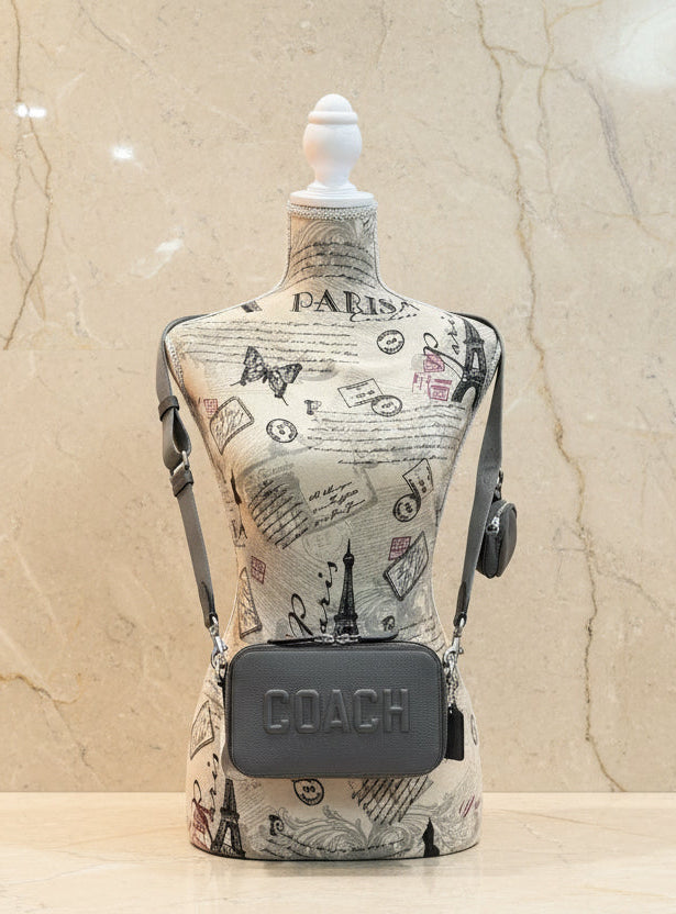 حقيبة كروسبودي رفيعة من كوتش تشارتر - رمادي