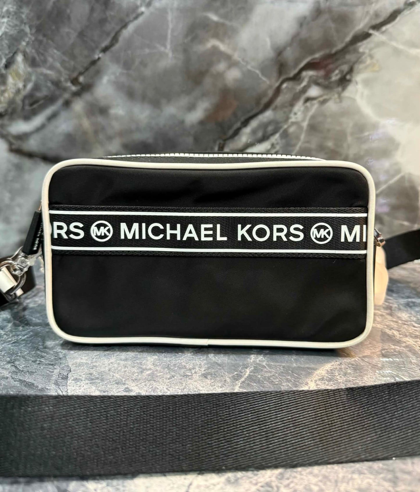 MICHAEL KORS NWT KENLY CAMERA BAG DOUBLE ZIP - NYLON
