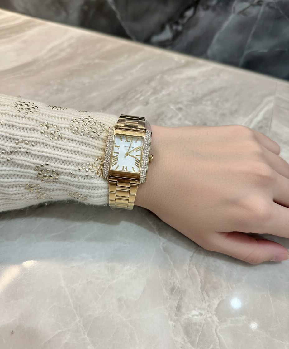 ساعة مايكل كورس إيمري ذهبية اللون - صغيرة مستطيلة