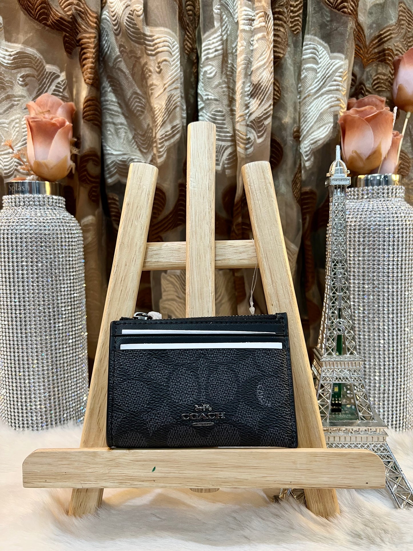 حافظة بطاقات رفيعة من كوتش مع حلقة مفاتيح