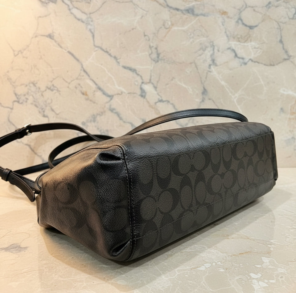 حقيبة حمل كبيرة من كوتش بروك