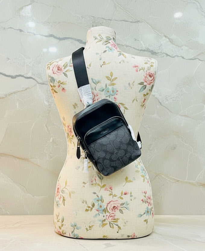 تخفيضات‼️ حقيبة ظهر/حقيبة كتف من كوتش جوثام، 13 مجسمًا صغيرًا للرجال، بدون بطاقة تعريف - (منتج تجزئة)