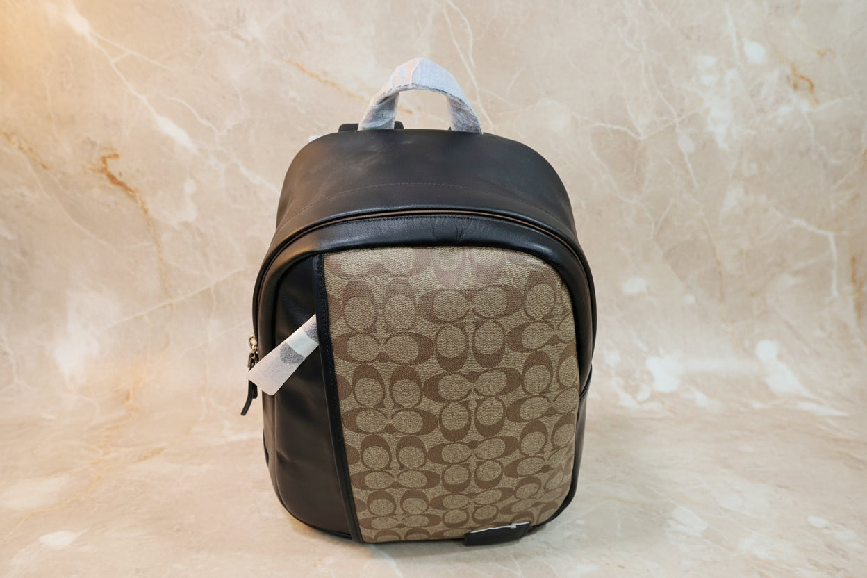 حقيبة ظهر كبيرة من كوتش