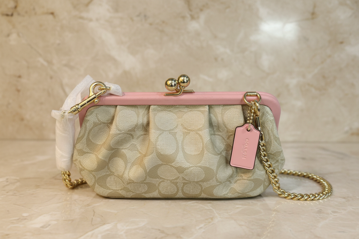 COACH NORA KISSLOCK CLUTCH/CROSSBODY IN SIGNATURE CHALK/IVORY/PINK