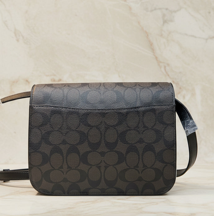 حقيبة كوتش برين فليب من قماش الكانفاس المميز باللونين البني والأسود