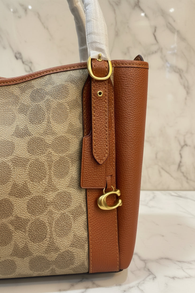 COACH ALANA ZIP TOTE IN SIGNATURE CANVAS - TAN RUST